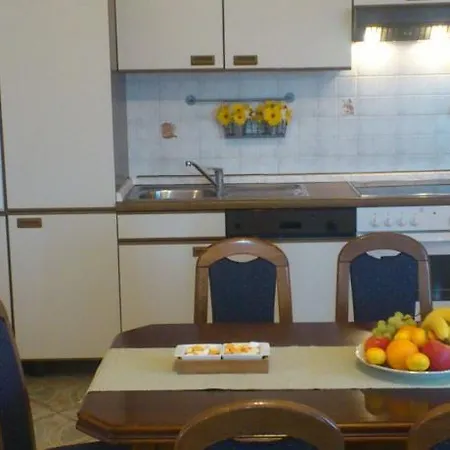 Loredana 233 Apartman *