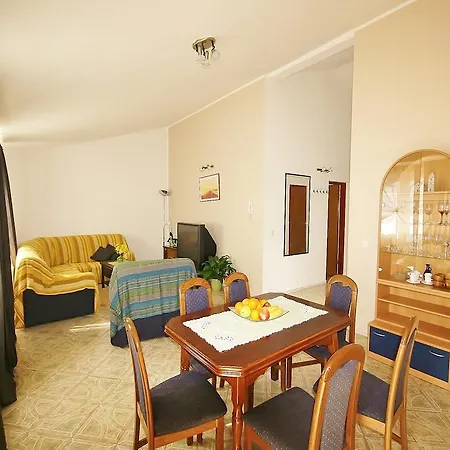 Loredana 233 Apartman *
