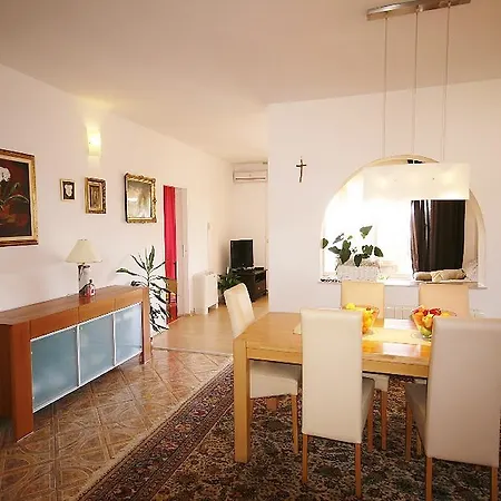 Loredana 233 Banjole